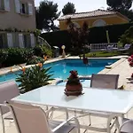 Dans De Charme, Piscine, Proche