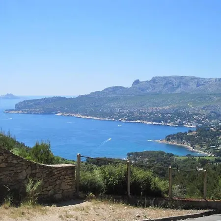 Dans De Charme, Piscine, Proche