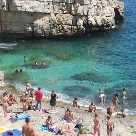 Dans De Charme, Piscine, Proche *