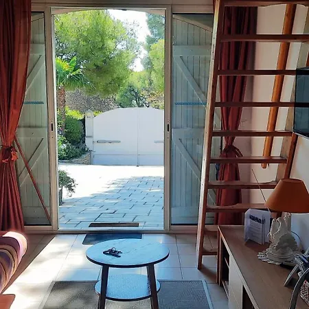 Dans De Charme, Piscine, Proche Apartment