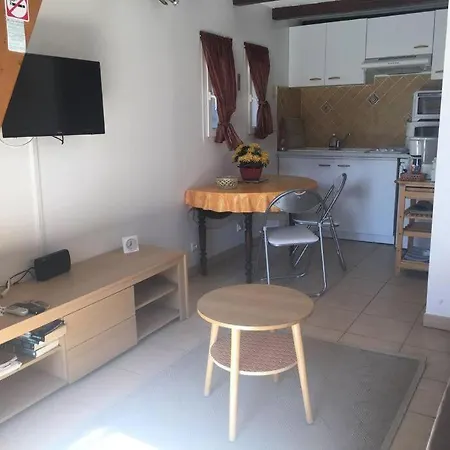 Dans De Charme, Piscine, Proche