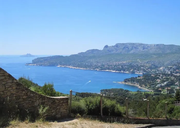 Dans De Charme, Piscine, Proche