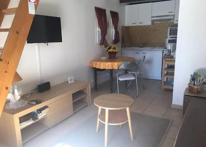 Dans De Charme, Piscine, Proche